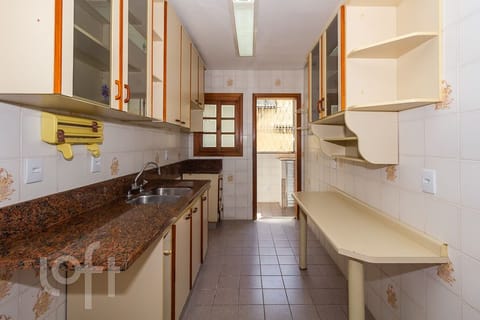 Image 20 - 227900